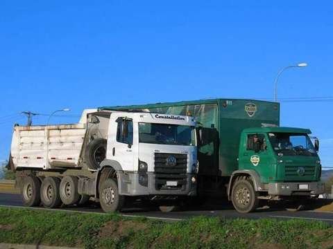 Caminhão basculante traçado 6x4