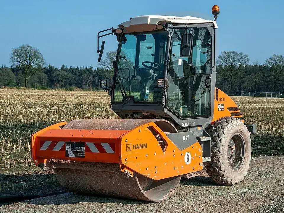 Rolo compactador 12 t para locação