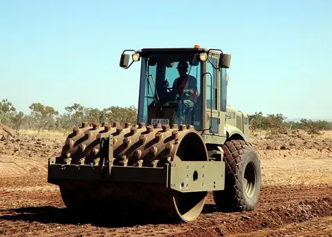 Rolo compactador pé de carneiro 20 t
