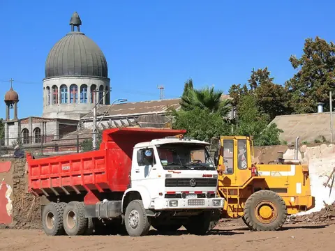 Caminhão basculante toco